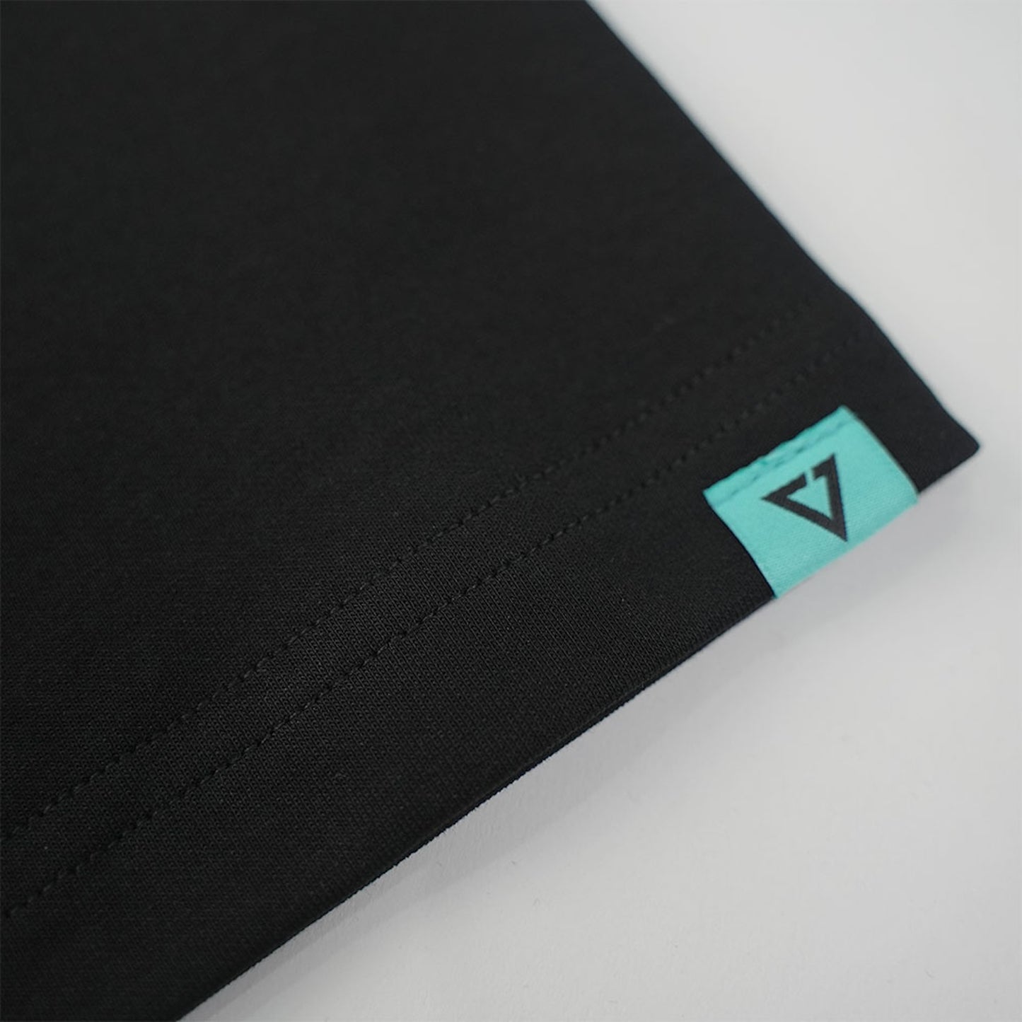 EGLAF | Basic 26 Triangle Logo Tee Black - SWAGANZ