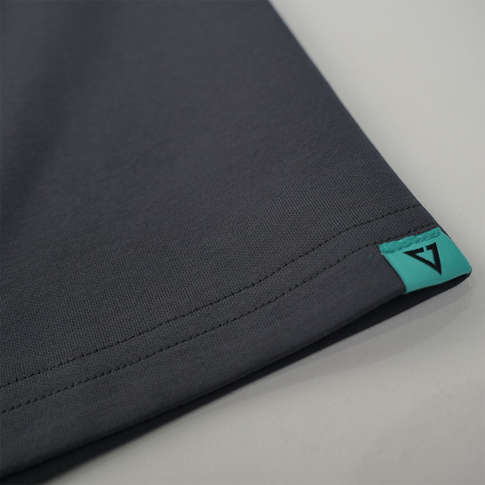 EGLAF | Basic 26 Triangle Logo Tee Grey - SWAGANZ