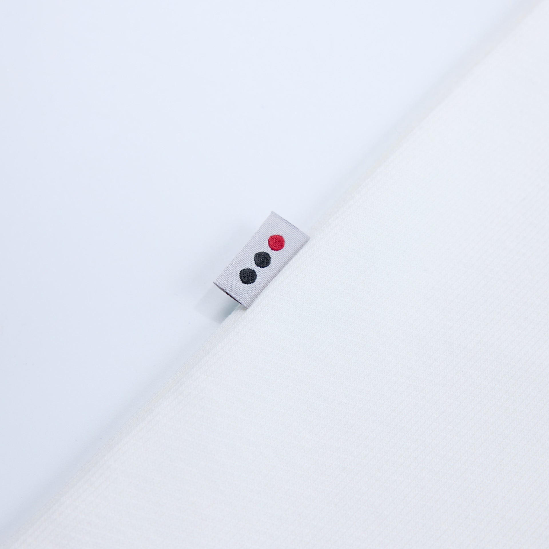 TRNO | Blur Tee White - SWAGANZ
