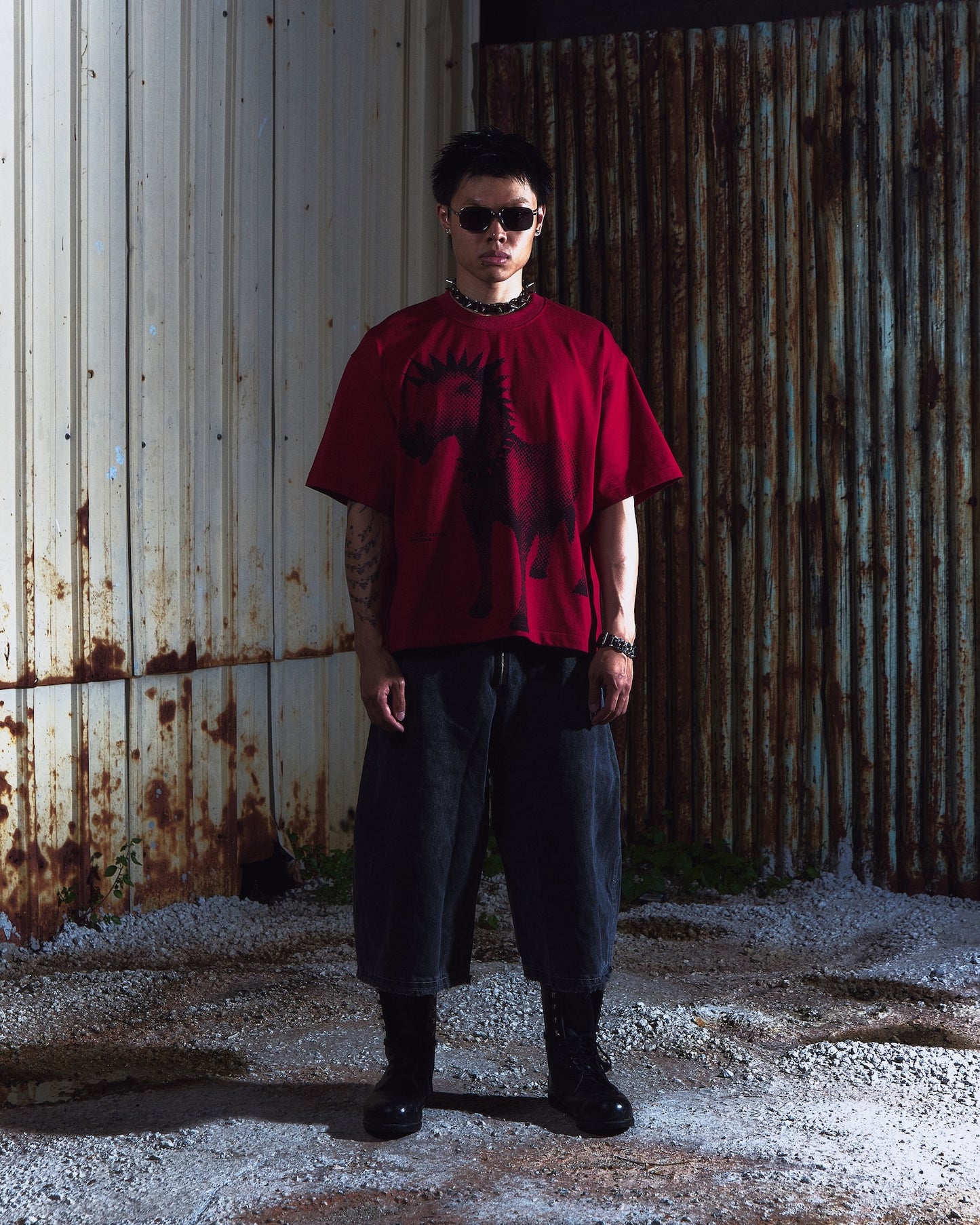 SOCIETY | Aerodyne Int Chcky Horse Tee Red - SWAGANZ