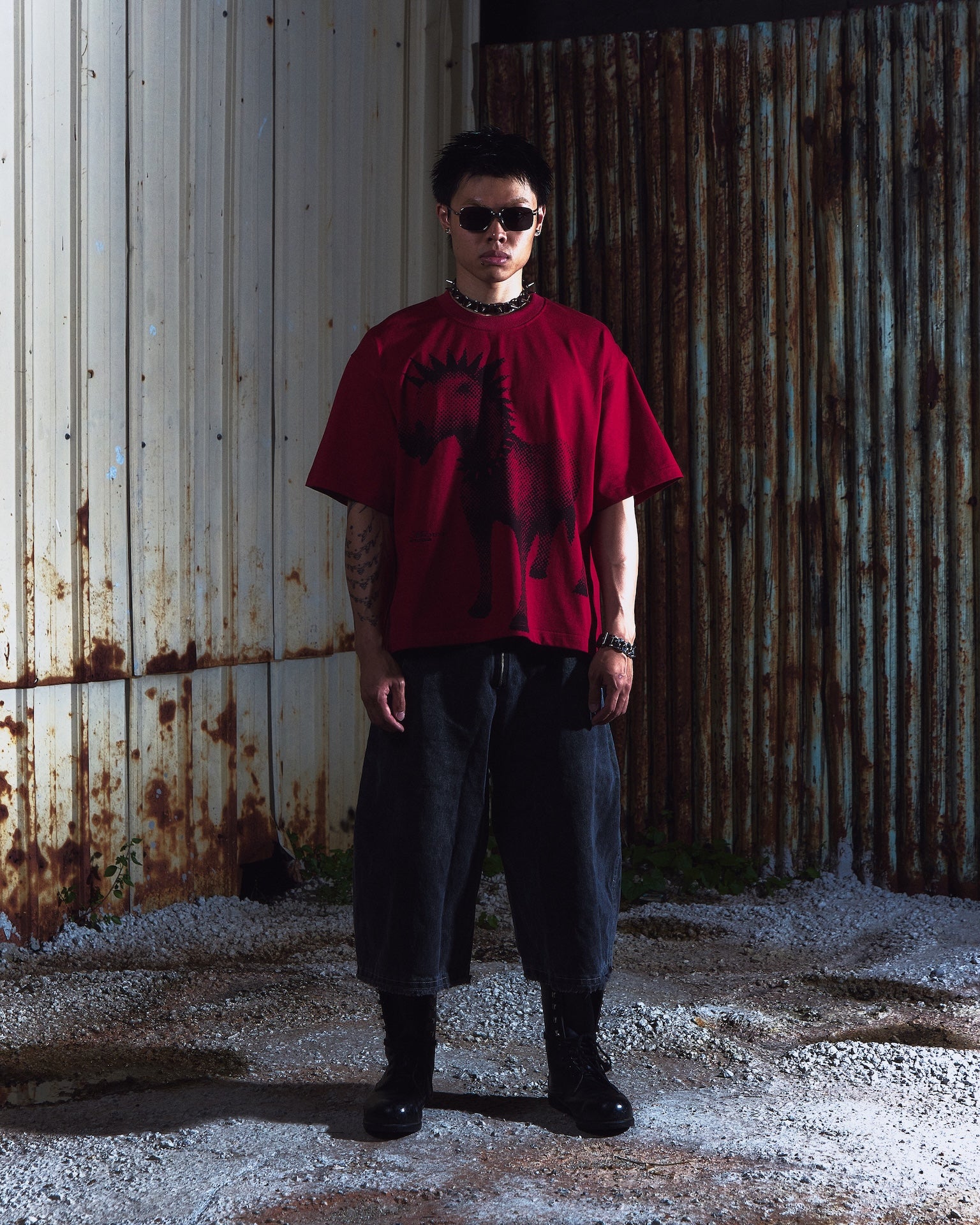 SOCIETY | Aerodyne Int Chcky Horse Tee Red - SWAGANZ