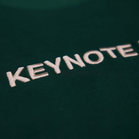 KEYNOTE | Typeface Embroidery Tee Dark Green