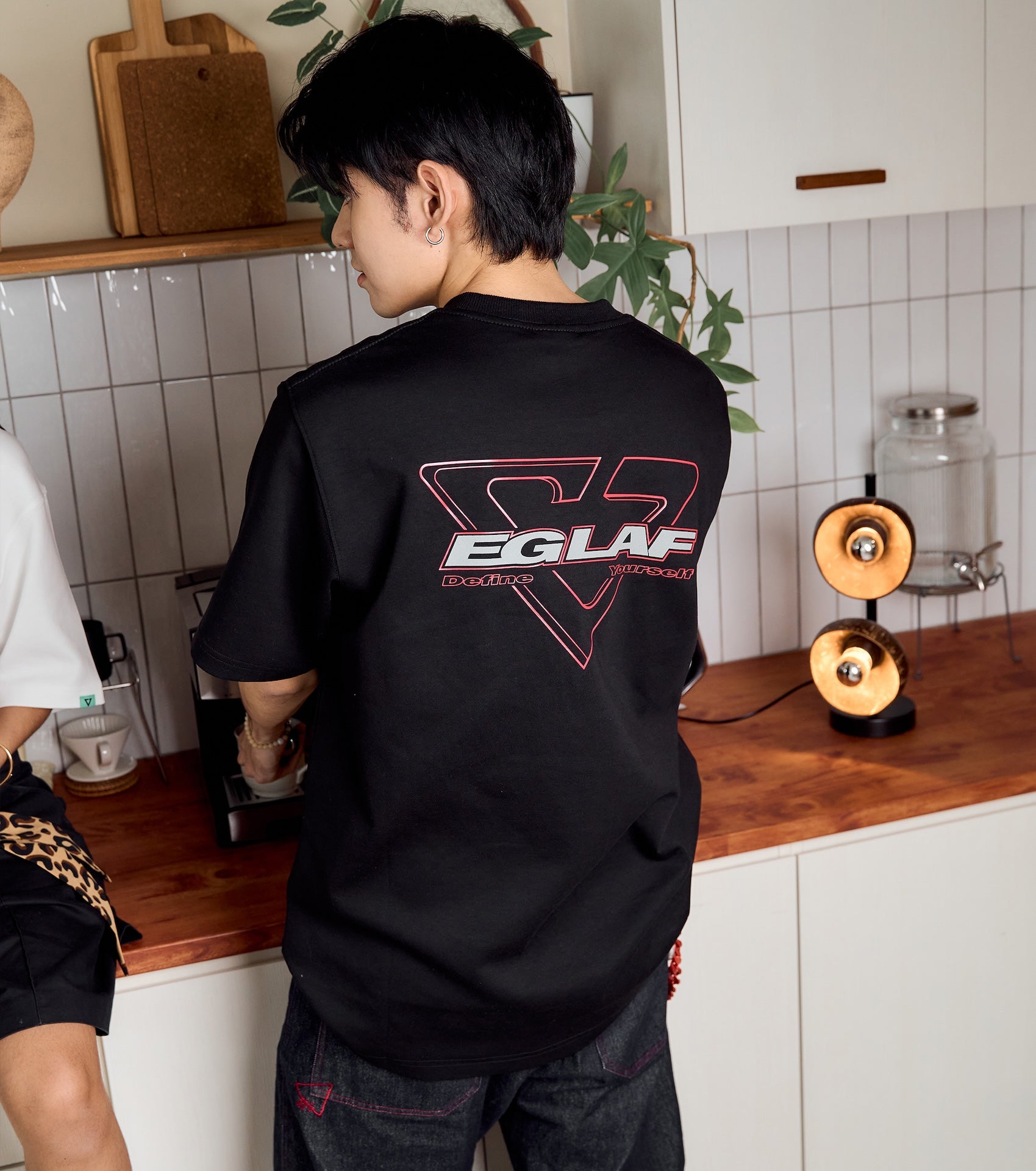 EGLAF | Basic 26 Triangle Logo Tee Black - SWAGANZ